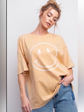 860 🌻 EASEL SMILEY FACE PRINTED WASHED TOP